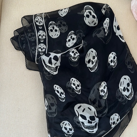 Alexander McQueen silk scarf - Picture 2 of 4